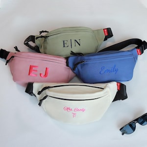 Personalizowana haftowana saszetka biodrowa, personalizowana saszetka biodrowa, haftowana saszetka z imieniem, prezenty dla panny młodej, upominki na wieczór panieński, personalizowana saszetka biodrowa
