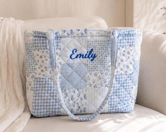 Borsa tote personalizzata trapuntata con motivo floreale, borsa da spiaggia ricamata, sacchetti regalo per damigelle, borsa con monogramma, borsa per addio al nubilato, proposta per damigella d'onore