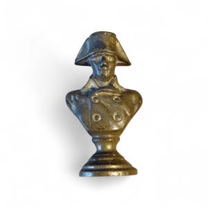 Fonderie Bords De Seine - Sculptuur, Fraai Bronzen Sculptuur Van Napoleon Bonaparte 31 Cm Brons Marmer 2010