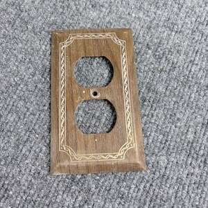 Vintage konstträfärgad metalluttagsplatta guldfärgad rullkant duplexvägg