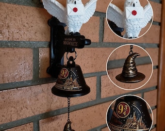 Magic Castle Decor Hanging Wall Bell, Resin Owl Platform Sign 10,5 x 9,5 x 21 cm