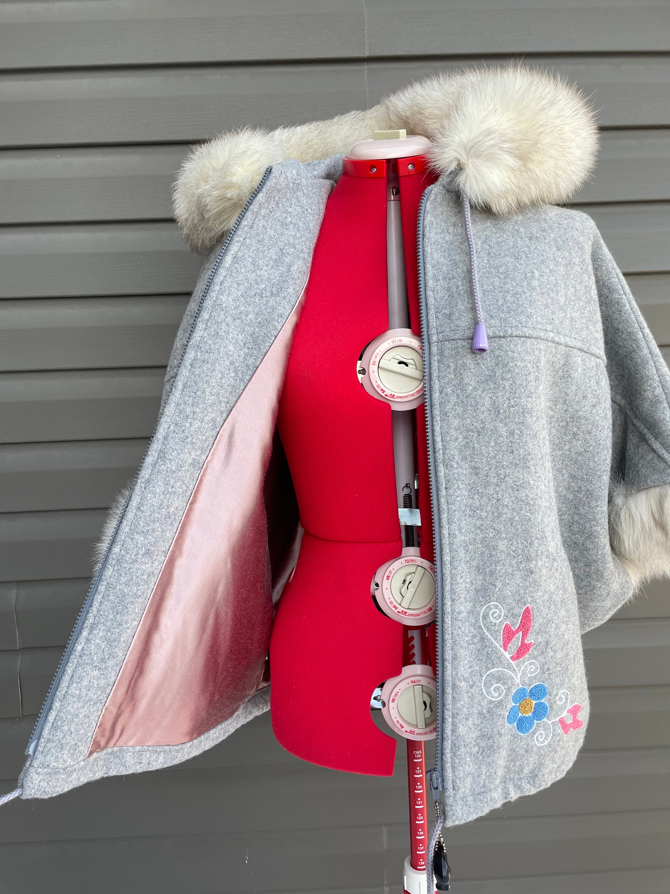 80s Vintage Short Parka Inuit Winter Jacket Poncho With Hood