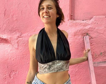 Top corto halter de brocado negro reciclado: Blusa de noche brillante