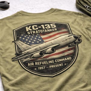 KC-135 Stratotanker Plane dubbelzijdig bedrukt T-shirt | Afbeelding militaire luchtvaartpatch