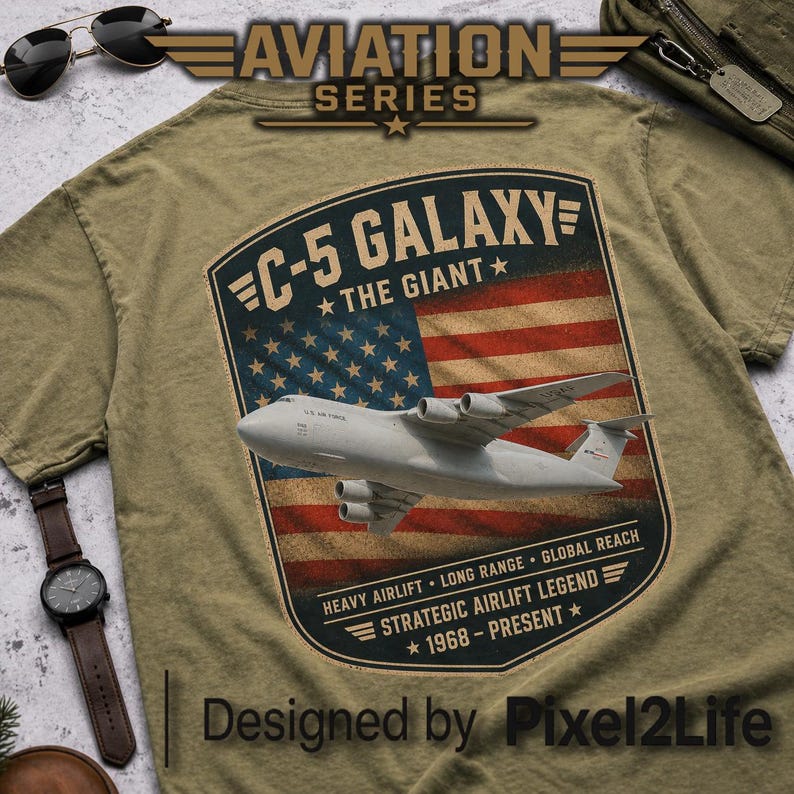 Maglietta C-5 Galaxy, maglietta da trasporto pesante USAF, stampa di trasporto aereo strategico, regalo per appassionati di aviazione immagine 1