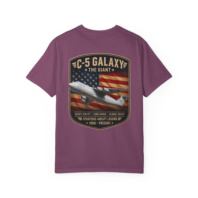 Maglietta C-5 Galaxy, maglietta da trasporto pesante USAF, stampa di trasporto aereo strategico, regalo per appassionati di aviazione immagine 17