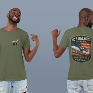 Maglietta C-5 Galaxy, maglietta da trasporto pesante USAF, stampa di trasporto aereo strategico, regalo per appassionati di aviazione immagine 2