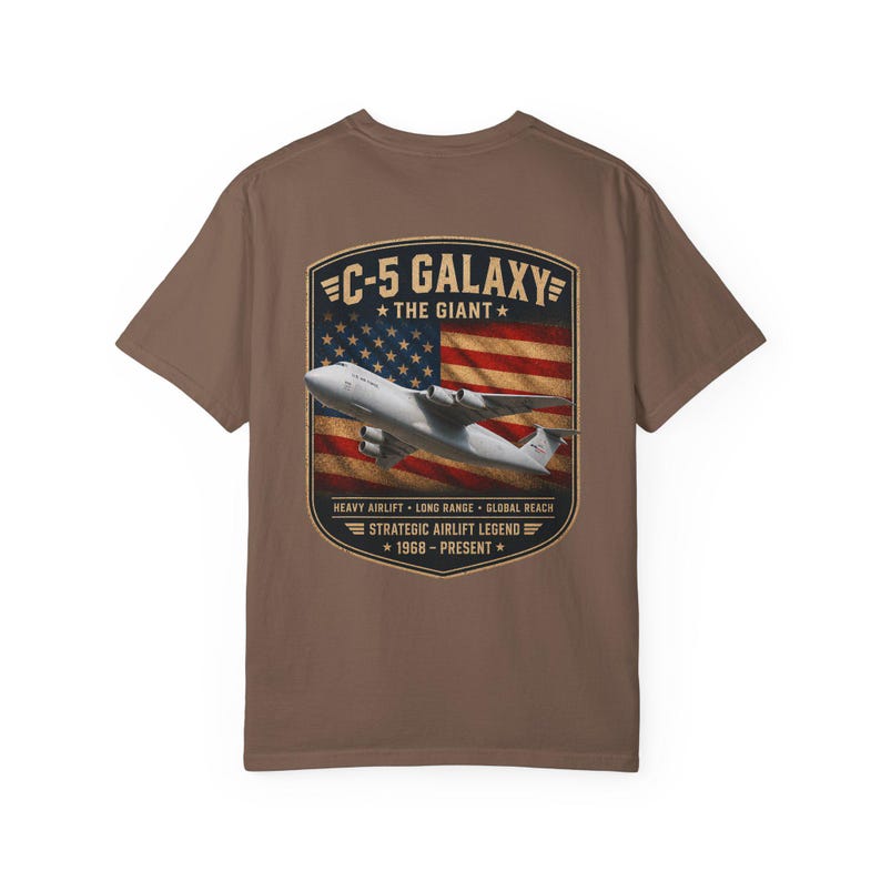 Maglietta C-5 Galaxy, maglietta da trasporto pesante USAF, stampa di trasporto aereo strategico, regalo per appassionati di aviazione immagine 9
