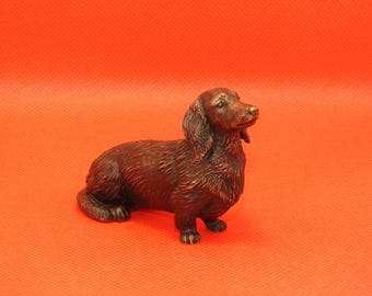 zittende teckel - massief gegoten bronzen beeldje - hond - miniatuur
