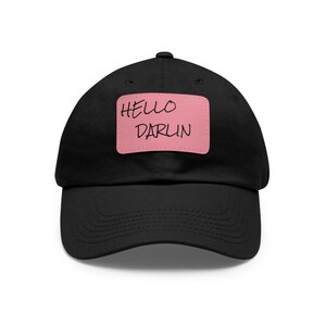 Gorra de béisbol rectangular con parche de cuero "Hello Darlin"