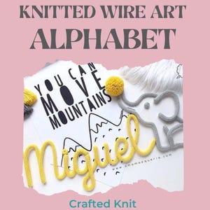 Puede incluir: Alfabeto de arte de alambre tejido con el nombre "Miguel" en amarillo, un elefante gris y una impresión que dice "You can move mountains". El fondo es rosa.