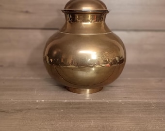 Vaso/urna vintage in ottone con coperchio, alto 24 cm.