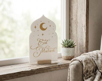 Elegantes Acryl-Tischschild „Eid Mubarak“, 20 x 13 cm, Mond und Sterne, weiß mit goldener Schrift, Holzsockel, Ramadan-Dekoration