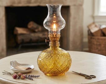 Klassische Sturmlaterne für gemütliches Ambiente, handgeschliffener Glasfuß, verstellbarer Docht, Landhausstil, Notlicht