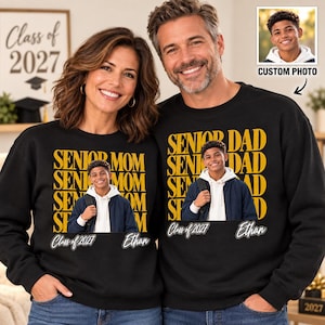 Anpassat foto av seniorfamilj i PNG 2027, personlig design för examensroller, klass 2027, seniormamma och pappa (digital nedladdning)