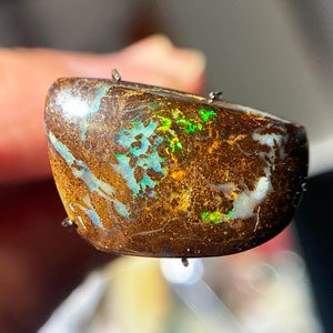 16.9 carat Boulder opal free-form cabochon  - Australia - natural