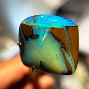 14 carat Boulder opal free-form cabochon  - Australia - natural - great colors