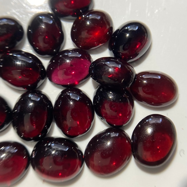 1 piece 10 x 8 mm Garnet cabochon picked from lot - up to 4 carats - Almandine-Pyrope mix - recycled cabs