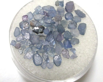 5 carats of Yogo sapphires from Montana - rough natural sapphire crystals - randomly picked from lot