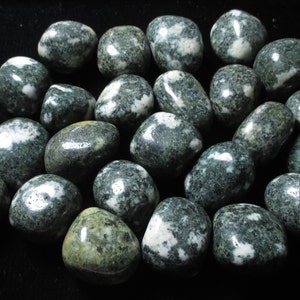 1 piece tumbled Preseli Dolerite - Bluestone - Preseli Hills source rock for Stonehenge - metaphysical