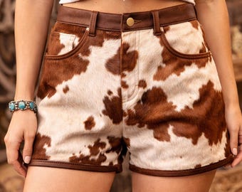 Pantaloncini in pelle di vacchetta fatti a mano: abbigliamento western a vita alta per festival di rodeo.