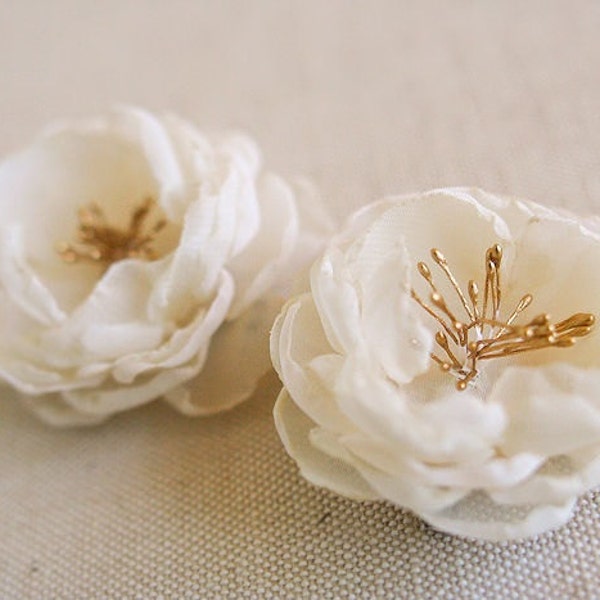 Cream and Gold Bridal Hair Flowers, Cream Flower Hair Clips, Wedding Hair Accessories, Vintage Style Hairpiece, Flower Headpiece - set of 2