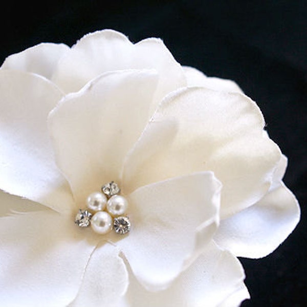 Bridal Ivory Magnolia Flower Hair Clip, Wedding Hair Accessory, Flower Hairpiece, Magnolia Wedding Headpiece, Fascinator, Pearls Rhinestones