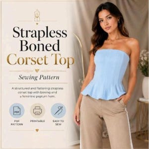 Puede incluir: Un patrón de costura para un top tipo corsé sin tirantes de color azul claro con dobladillo de peplum. El texto dice Strapless Boned Corset Top, Sewing Pattern, PDF Pattern, Printable y Easy to Sew. El top tiene varillas verticales.
