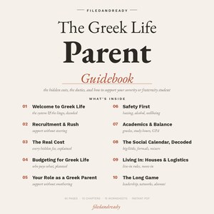 Op de afbeelding: Een digitale gids getiteld The Greek Life Parent Guidebook met een crèmekleurige achtergrond en zwarte tekst. Het bevat tien hoofdstukken over onderwerpen zoals werving, kosten, veiligheid, academici en sociale agenda's voor ouders.