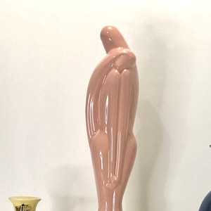 Vintage 20&quot; Embrace Couple Royal HAEGER 90s Glam Art Deco Revival Pastel Pink Blush Shine Glossy Ceramic Pottery Swooping Swirl Sexy Tall