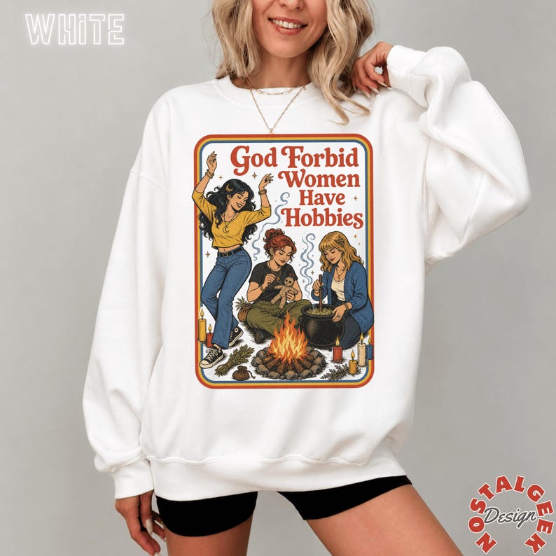 Camiseta divertida de estilo feminista oscuro para mujer, camiseta "Dios no quiera que las mujeres tengan pasatiempos", camiseta gráfica estilo cottagecore con temática de brujas y libros, regalo para ella. imagen 10