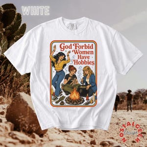 Camiseta divertida de estilo feminista oscuro para mujer, camiseta "Dios no quiera que las mujeres tengan pasatiempos", camiseta gráfica estilo cottagecore con temática de brujas y libros, regalo para ella. White