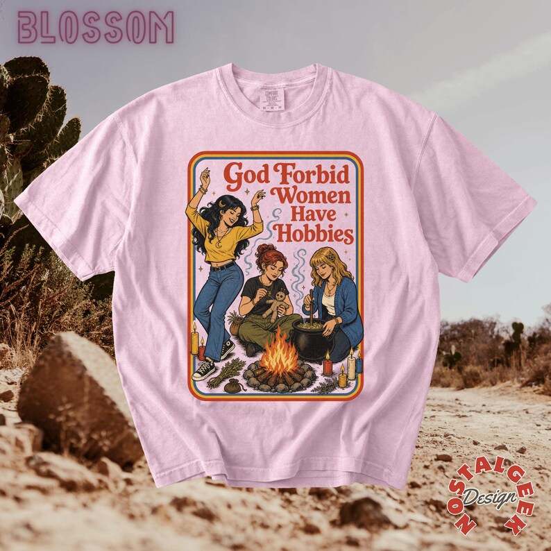 Camiseta divertida de estilo feminista oscuro para mujer, camiseta "Dios no quiera que las mujeres tengan pasatiempos", camiseta gráfica estilo cottagecore con temática de brujas y libros, regalo para ella. Blossom