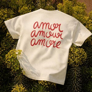 Amour Amour Amour Amour | Typographie de coeur d'écriture romantique Y2K