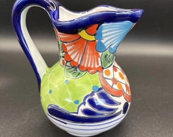 Jarra de cerámica Talavera hecha en México
