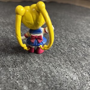 Figura mini chibi de Sailor Moon de Bandai, anime japonés vintage de los años 90 (2 pulgadas). imagen 4