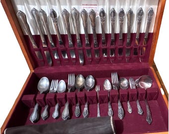 Juego de cubiertos de plata con incrustaciones de Holmes & Edwards con cofre resistente al deslustre 59