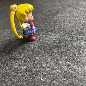 Figura mini chibi de Sailor Moon de Bandai, anime japonés vintage de los años 90 (2 pulgadas). imagen 2