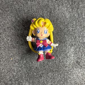 Figura mini chibi de Sailor Moon de Bandai, anime japonés vintage de los años 90 (2 pulgadas). imagen 1