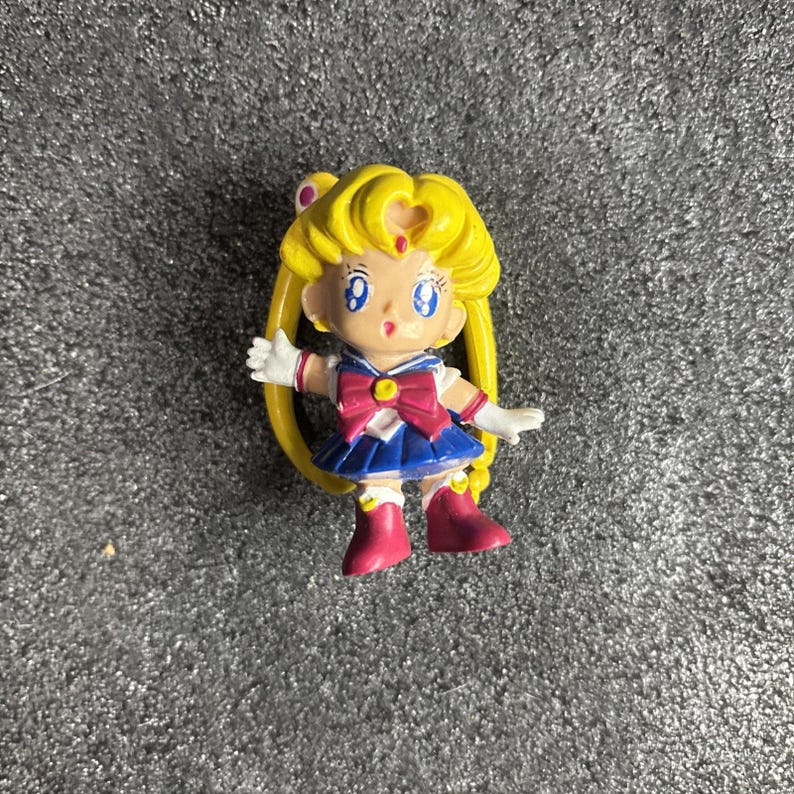 Figura mini chibi de Sailor Moon de Bandai, anime japonés vintage de los años 90 (2 pulgadas). imagen 1