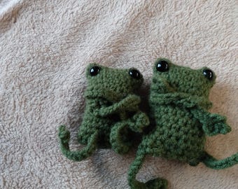 Crocheted Frog Plush Toy for Frog Lovers, Handmade Amigurumi Gift