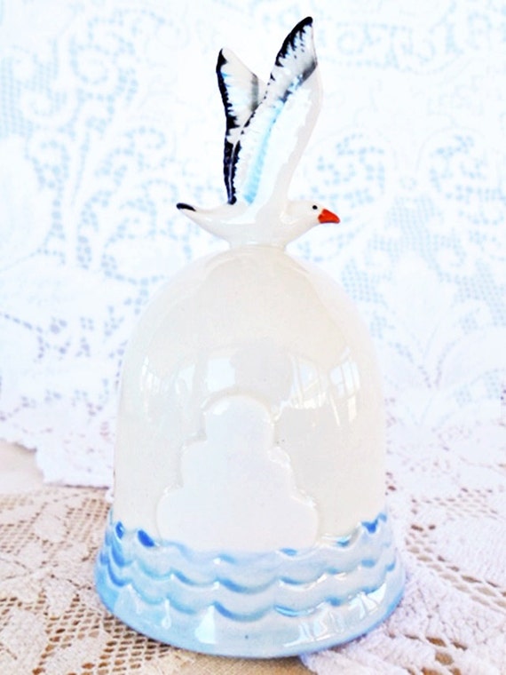 Hand Painted Sweet Figural Hand Ringer C22 Beautiful Vintage Barn