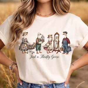 Puede incluir: Una taza de cerámica blanca con un asa negra y el texto "But First, Coffee" en negro, en negrita. La taza está sobre una superficie blanca.