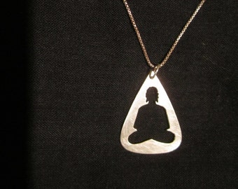 El Buda Vacío un poco de vacío para calmar la mente desordenada. plata de ley