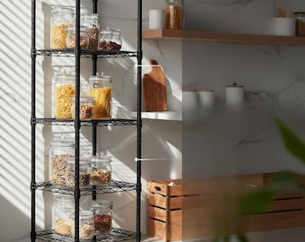 Estantería esquinera de 5 niveles, torre organizadora de metal negro, unidad de estantería ajustable para cocina, despensa, garaje y espacios pequeños.