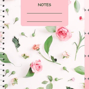Peut inclure: Un carnet à spirales avec une couverture rose portant l'inscription "NOTES" en blanc. Le carnet est orné de roses roses, de feuilles vertes et de petits bourgeons verts sur fond blanc.