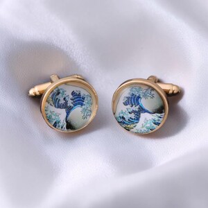 Złoty okrągły guzik na rękaw, guzik z motywem wielkiej fali, guzik na rękaw płaszcza, guzik z wzorem na rękawie, artystyczny guzik do mankietu, guzik z motywem fali