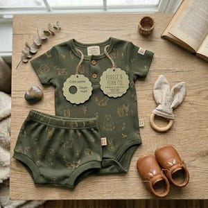 Completo Boho Waffle per neonati con stampe forestali - Abbigliamento da casa biologico per bambini - Completo neonato dai toni della terra - Abbigliamento sostenibile per neonati - Foresta e Fe