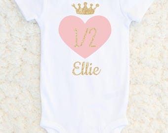 Conjunto rosa y dorado para medio cumpleaños - Body de cumpleaños - Mono personalizado para bebé niña de medio cumpleaños - Camiseta para niña de medio cumpleaños