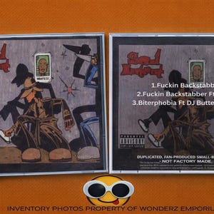 Puede incluir: Un juego de tres tazas de cerámica con un acabado mate moteado. Las tazas son de color crema, gris claro y gris oscuro. Cada taza tiene un diseño simple y minimalista.